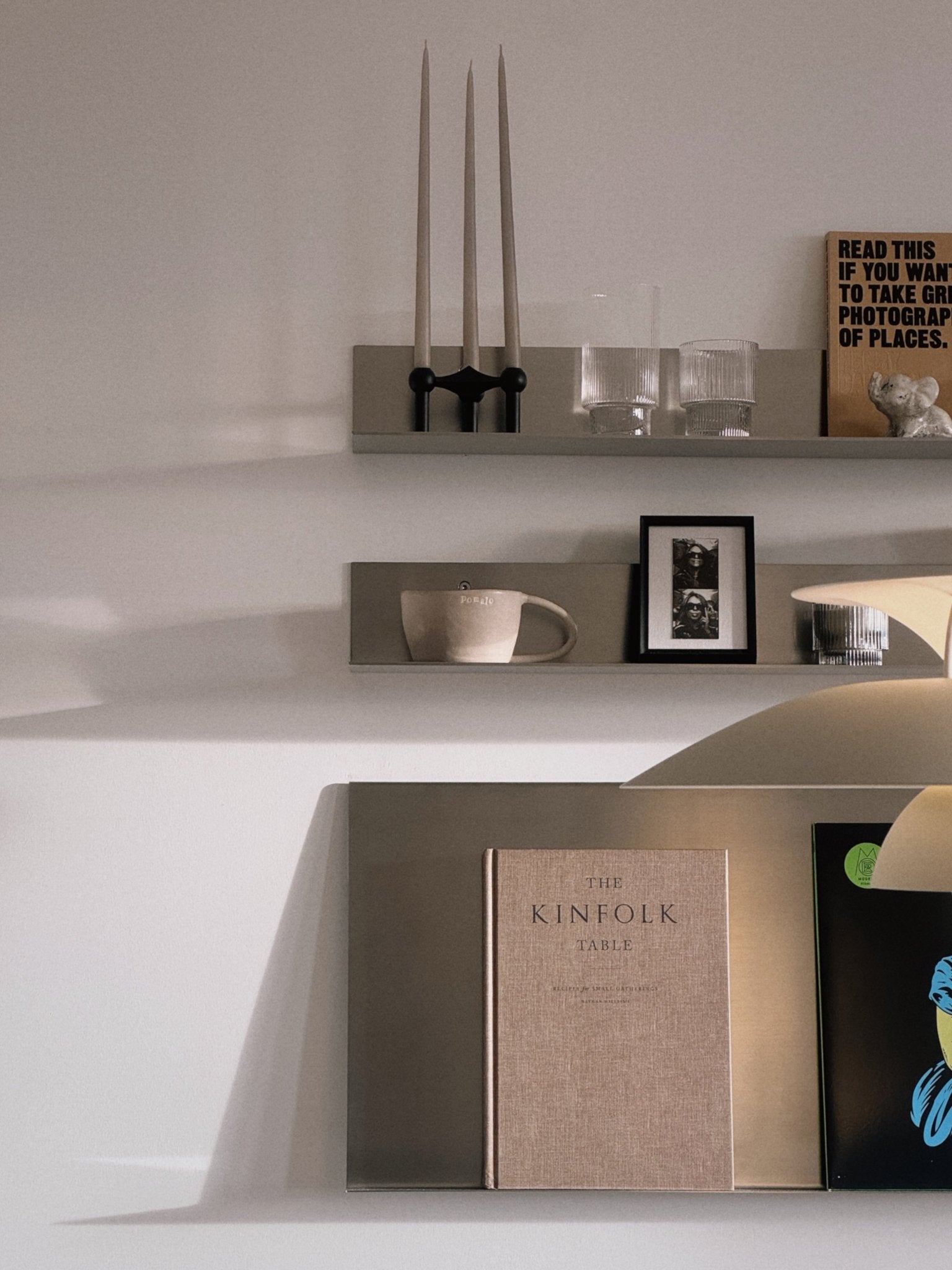 STAHLREGAL SKAGEN & ZEITSCHRIFTENHALTER BODØ – SET – Acier Studio